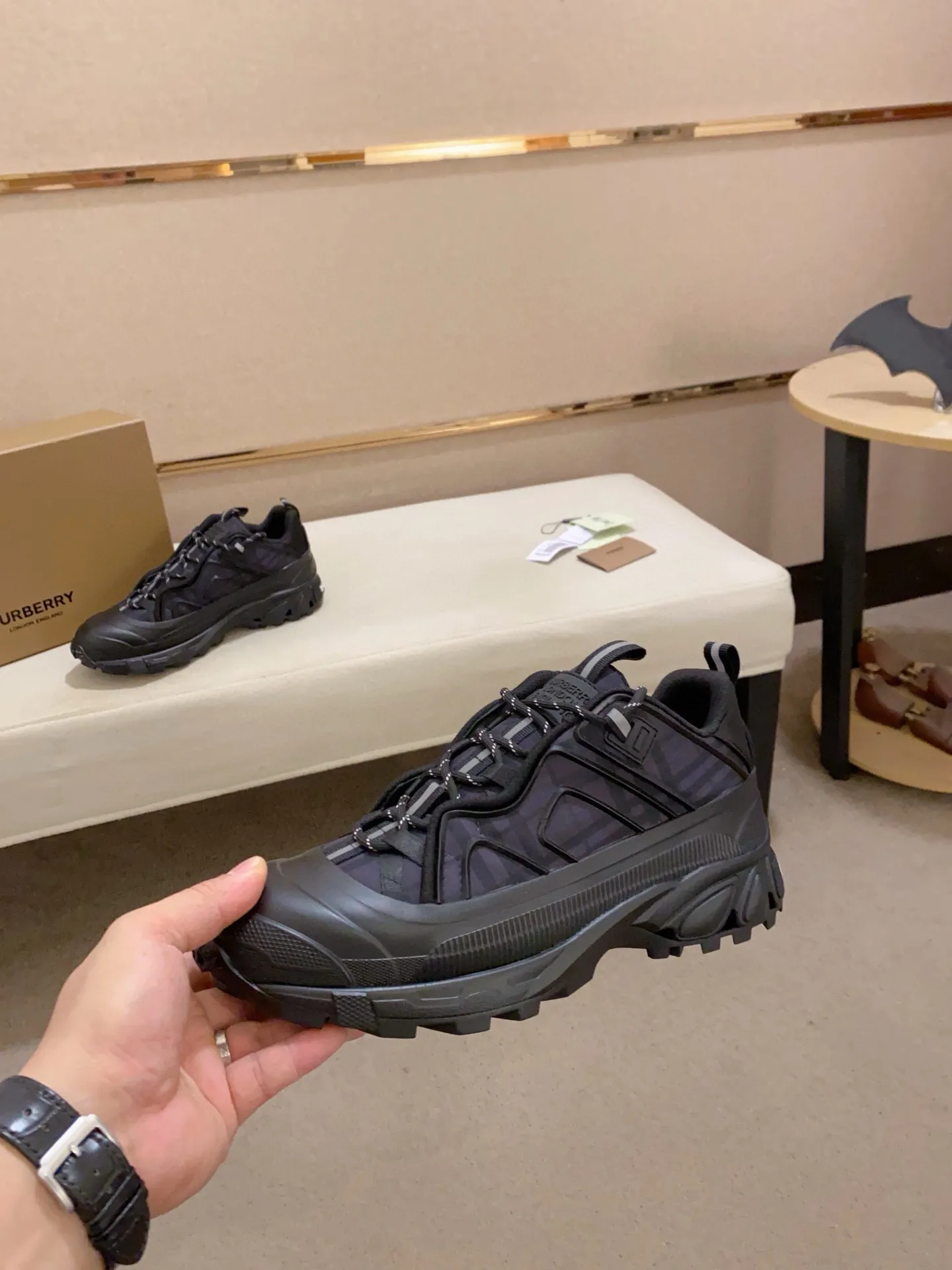 Men's shoes 💰: 680💰🇮🇹🇮🇹BURBERRY top purchasing agents are available simultaneously at the counter. 🔍🔍Synchronized sales. Positive code number: 38-46. Italian imported cowhide, fully imported sheepskin lining, sole: original sole provided by the original factory, exclusive movable molded sole, super comfortable, original factory follow-up goods, 🔍🔍high quality, you can enter and exit the counter at will, welcome to compare